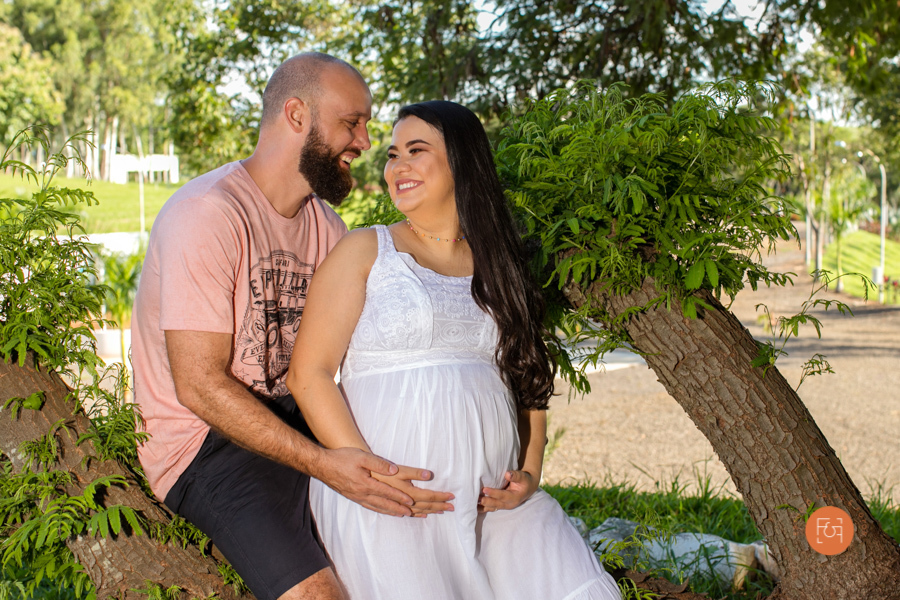 gestante com o papai com a mão na barriga