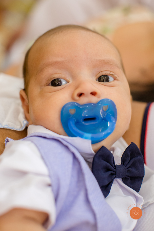 bebe menino no batizado