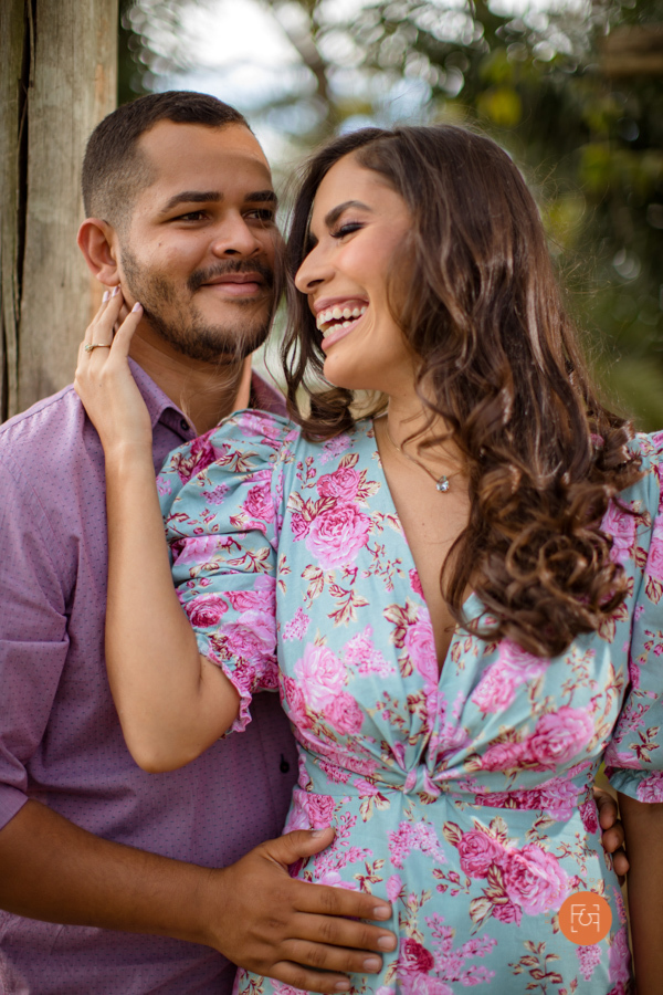 pré wedding casal trocando carinho