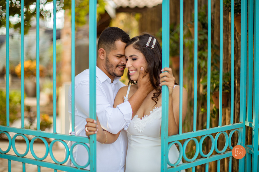 pré wedding casal trocando carinho