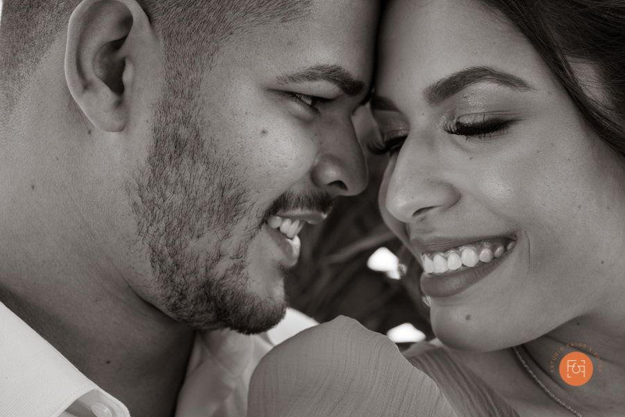 pré wedding casal trocando carinho