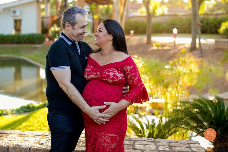 gestante com o papai com a mão na barriga