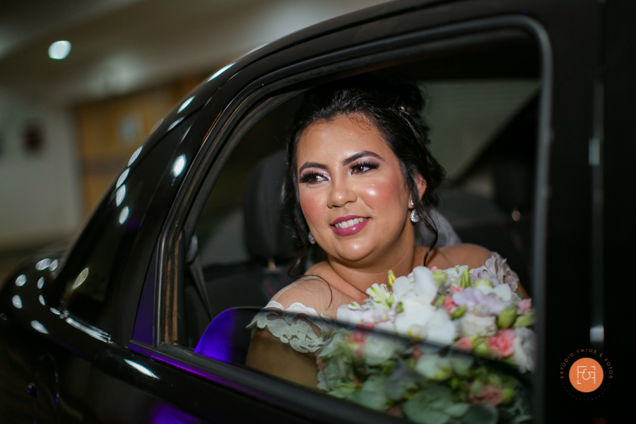 noiva no carro