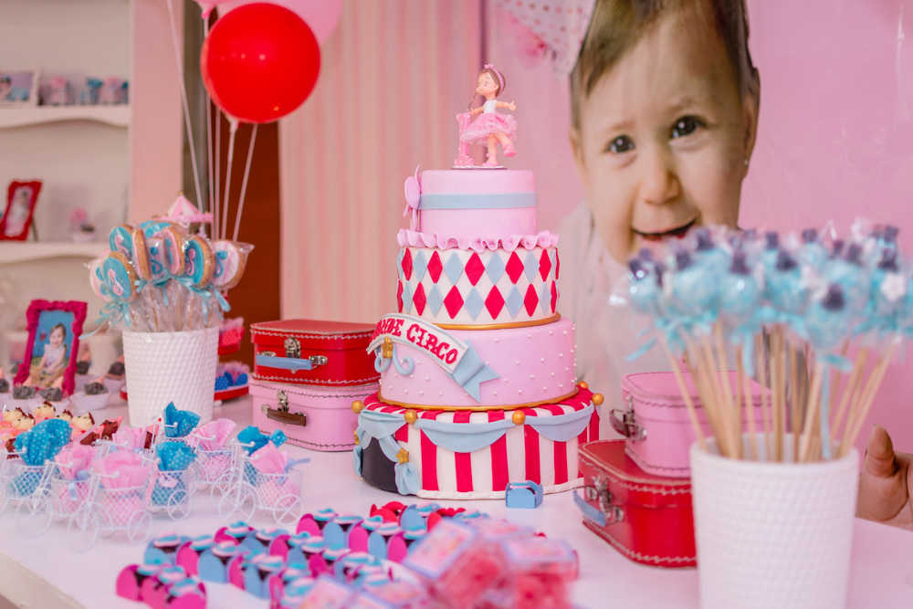 Bolo tema circo rosa para a festa de 1 ano da Sarah, fotografia de aniversário infantil