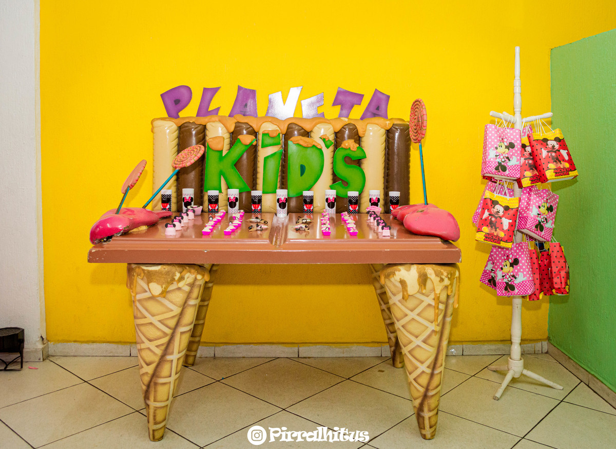 Mesa de doces Casa de Festas Planeta Kids
