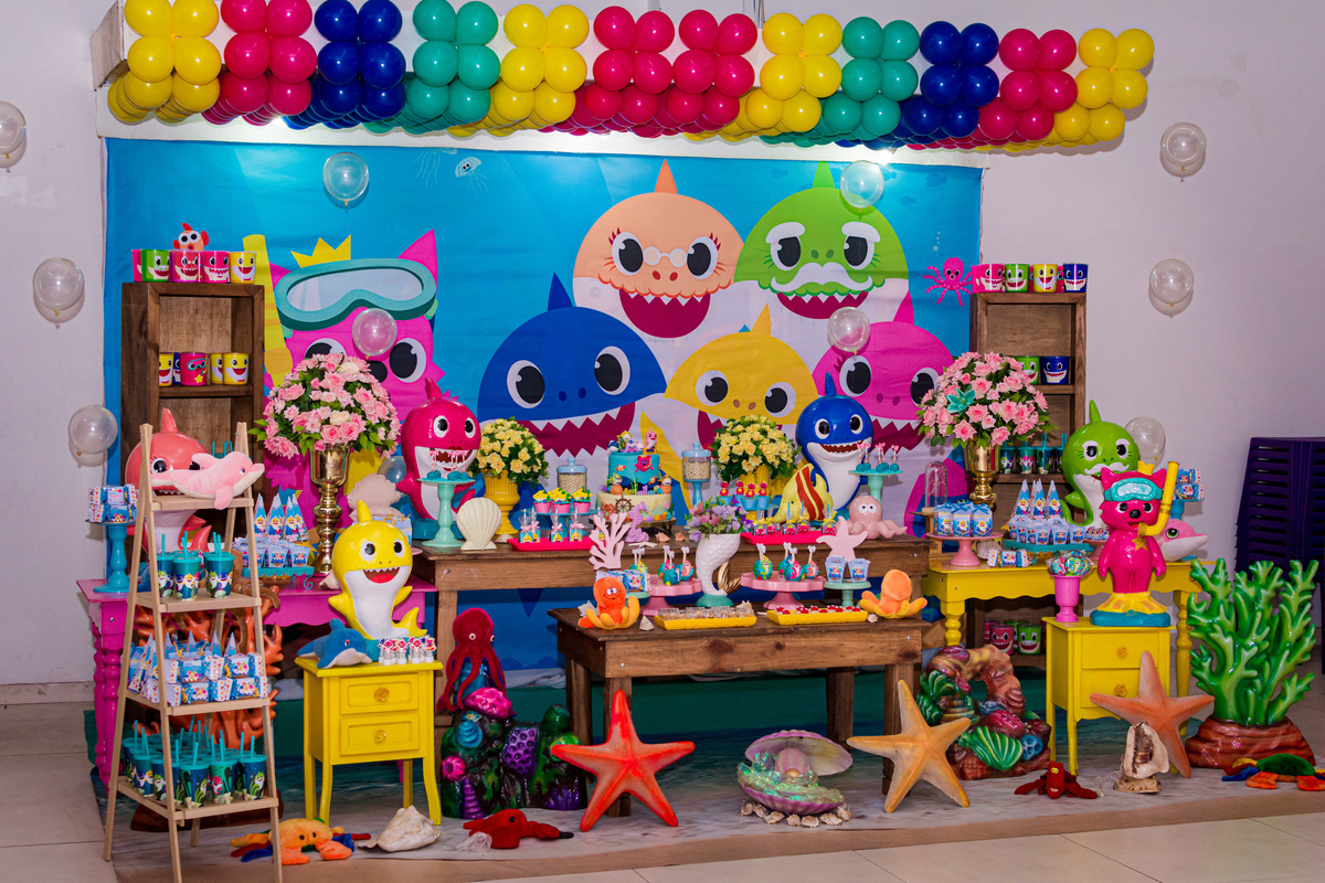 Decoração de festa realizada na sapeco festas na Tanque Jacarepaguá. Tema: Baby Shark