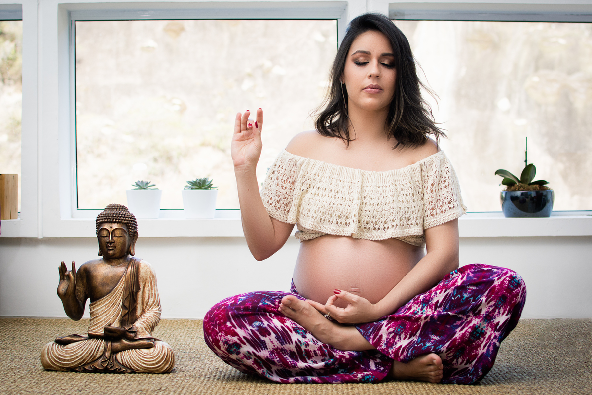 Gestante meditando