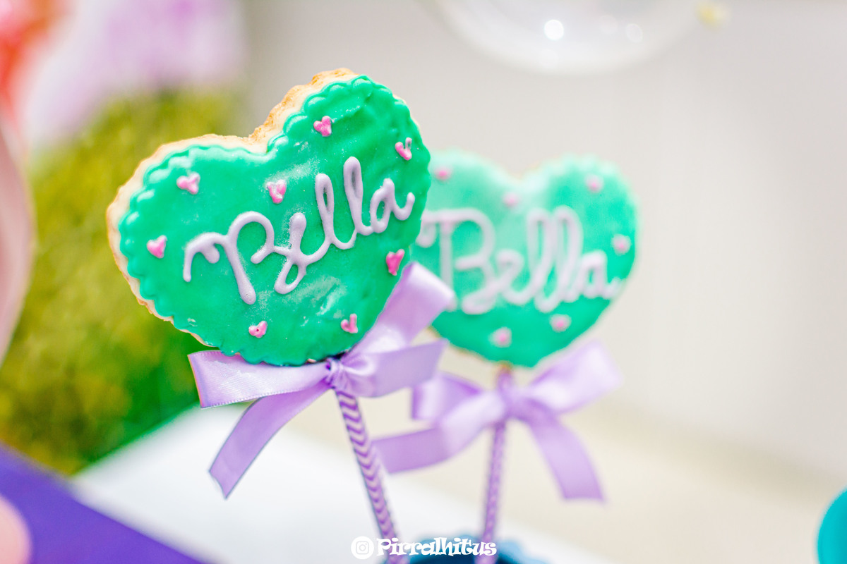 Pirulito de biscoito.