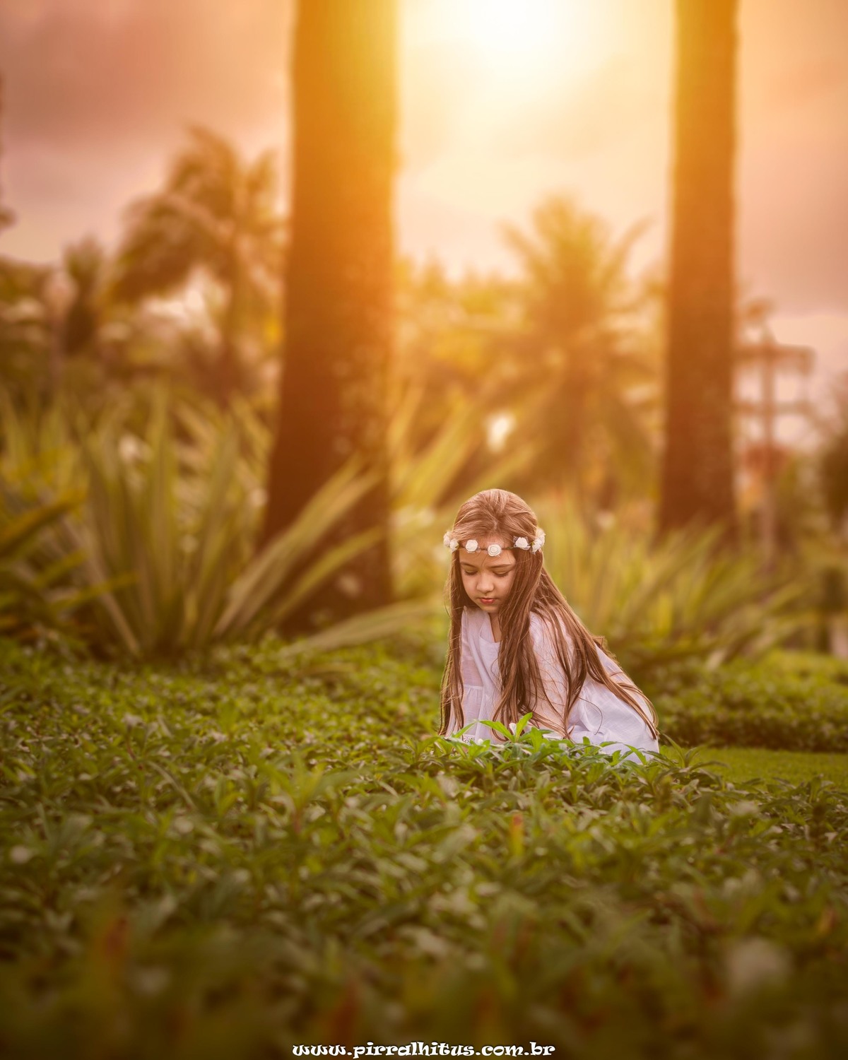 Menina vestida de branco, brincando no Rio 2 Park