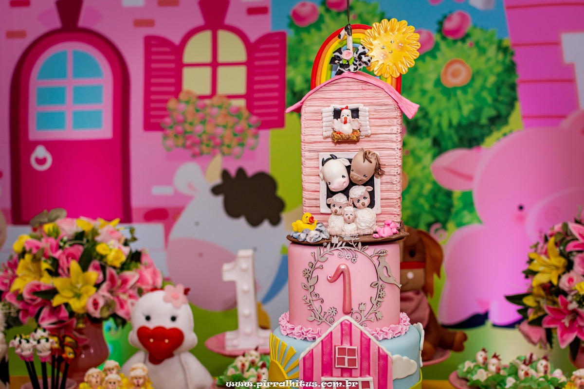 Bolo fazendinha rosa, aniversário da Raphaella na casa de festas Animação Festas, madureira / Rio de Janeiro.
