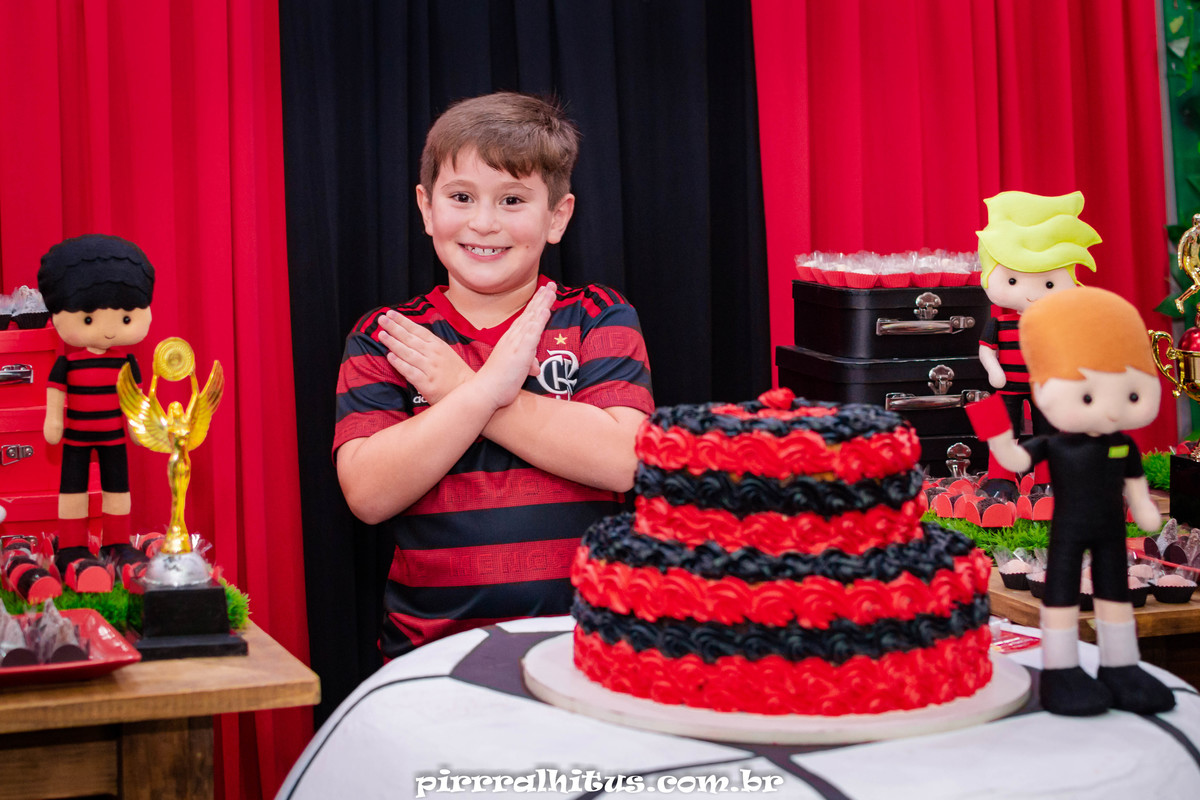 Bolo vermelho e preto do flamengo - casa de festas na vila festas no valqueire, rio de janeiro.