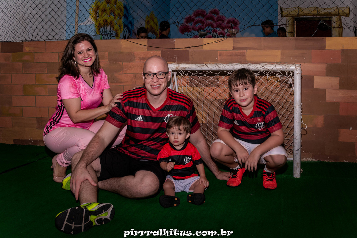 Na Vila Festas, fotografia de festa infantil Pirralhitus. Festa infantil tema flamengo.