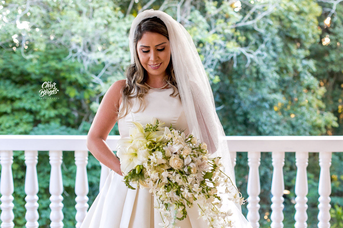 retrato da noiva com o buquê