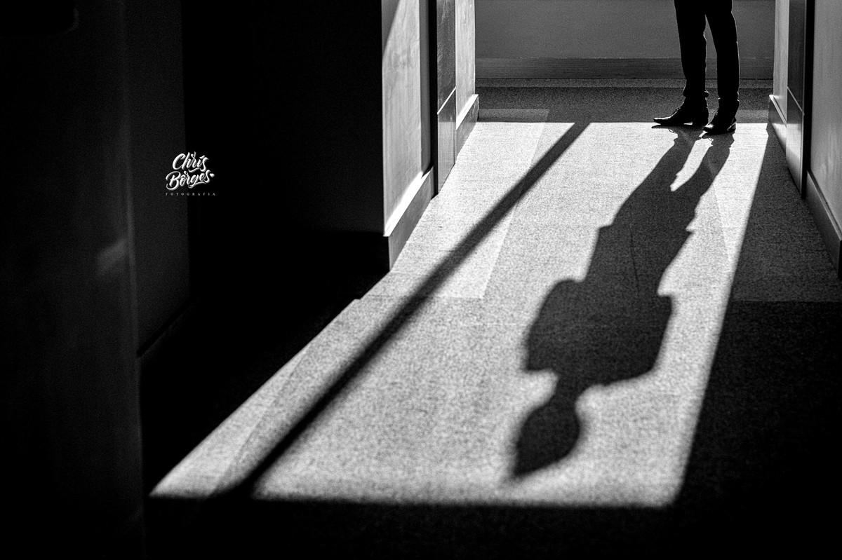 os preparativos finais do noivo