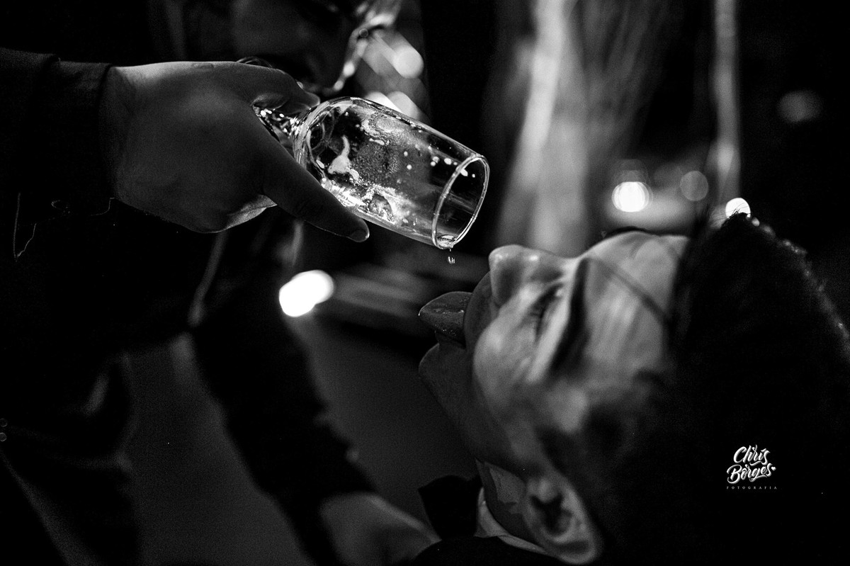 noivo bebendo
