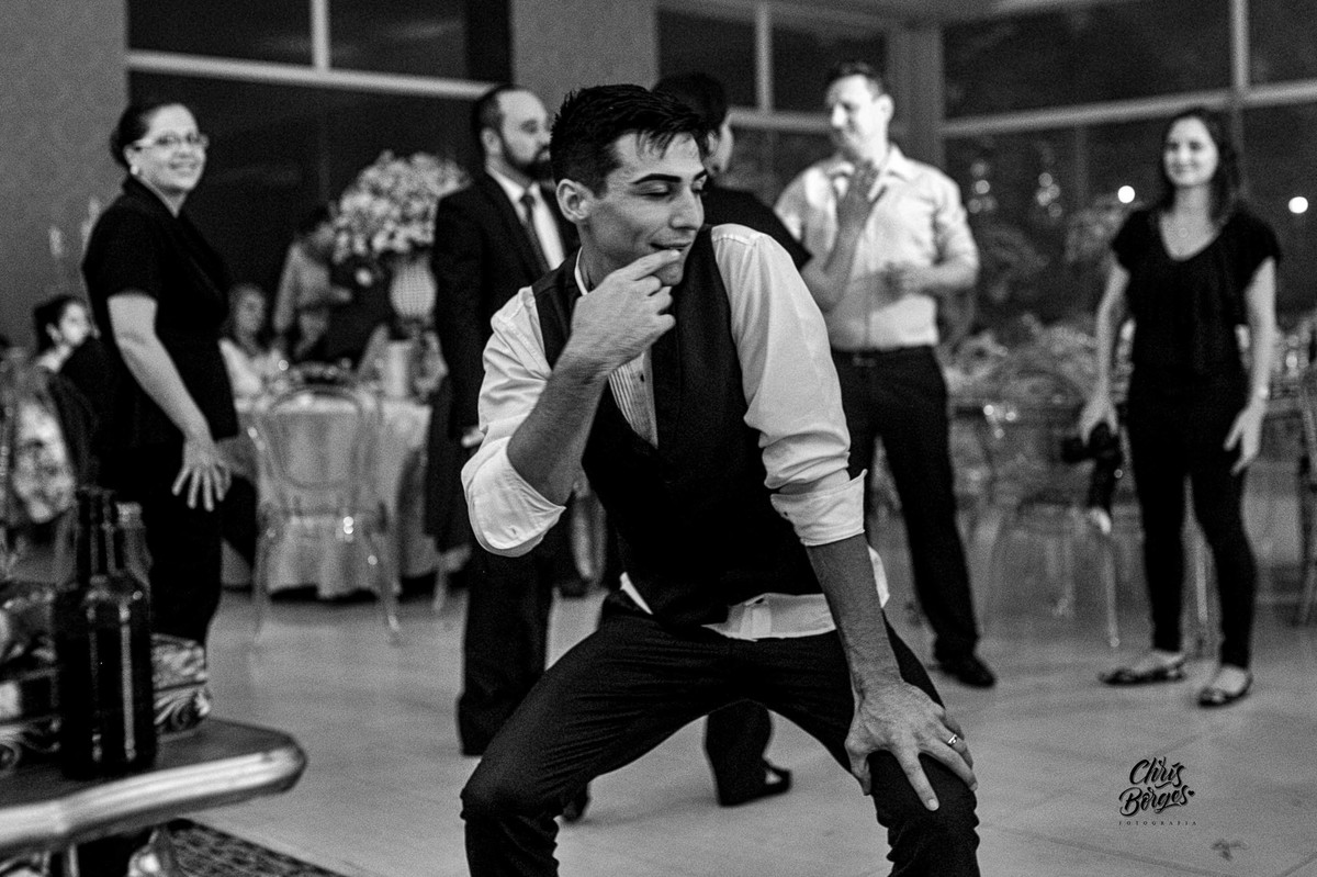 noivo dançando