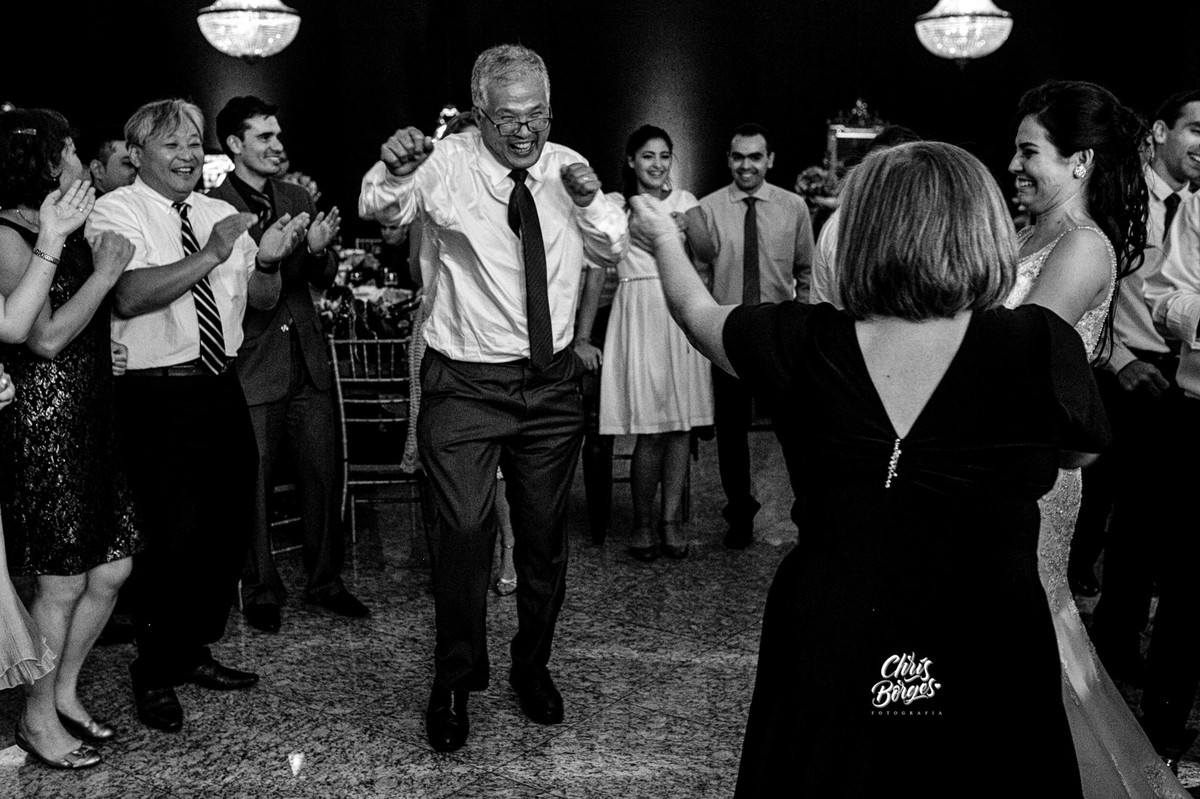 convidados dançando