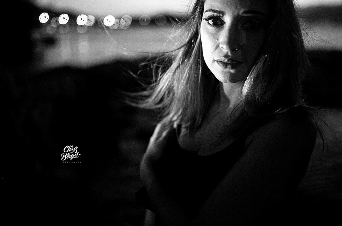 retrato de mulher refletindo