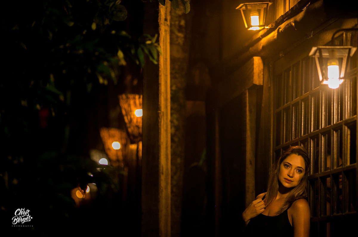 mulher posando em deck