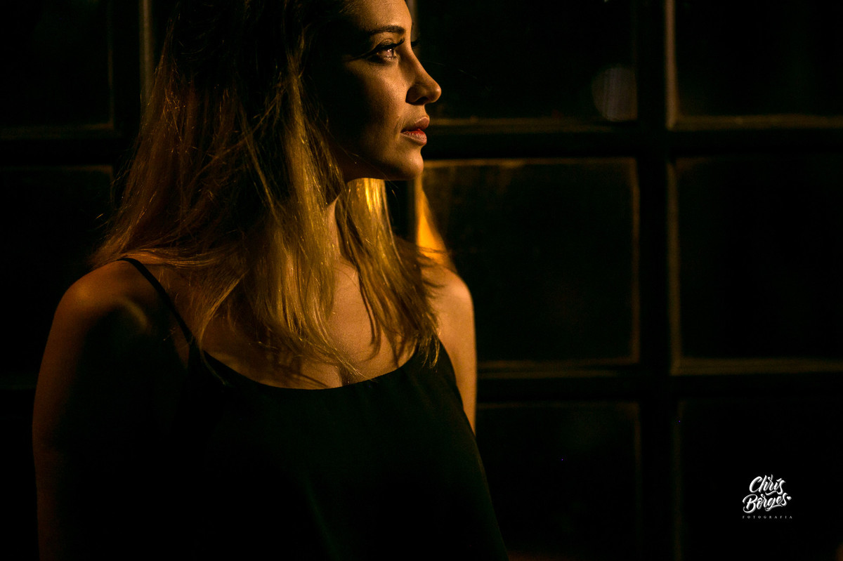 retrato de perfil de uma mulher