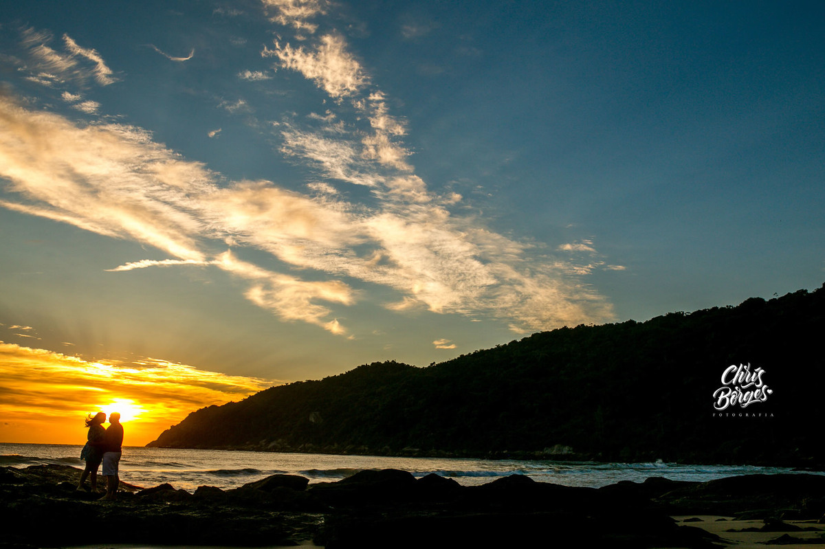 Noivos ao nascer do sol