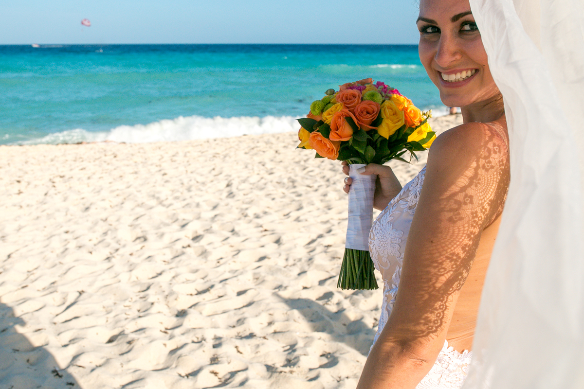 retrato da noiva na praia