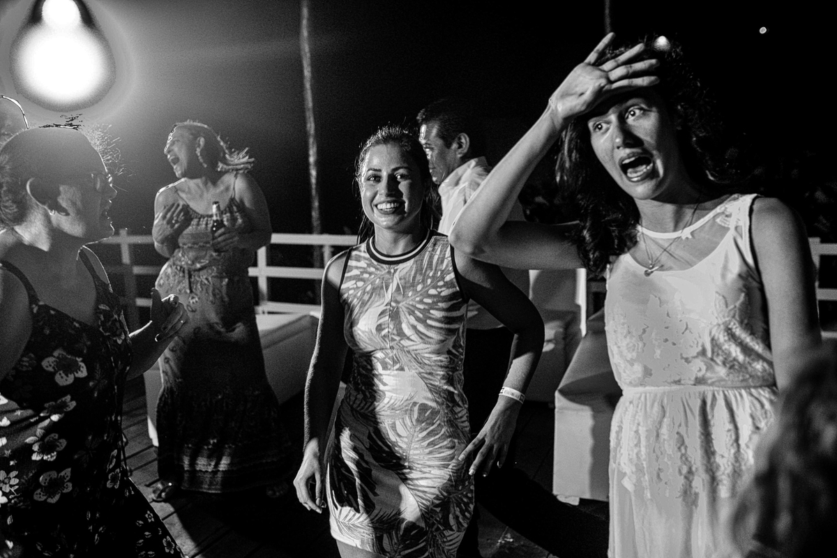 convidados dançando