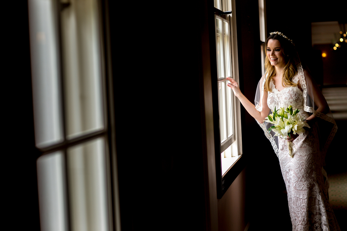 retrato da noiva na janela