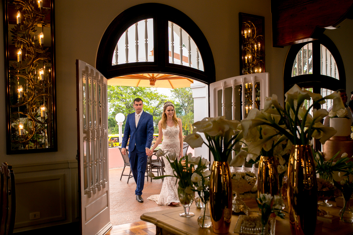 entrada dos noivos no salão