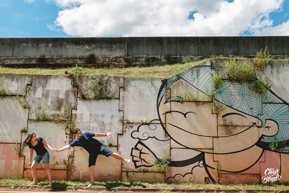 noiva puxando o noivo