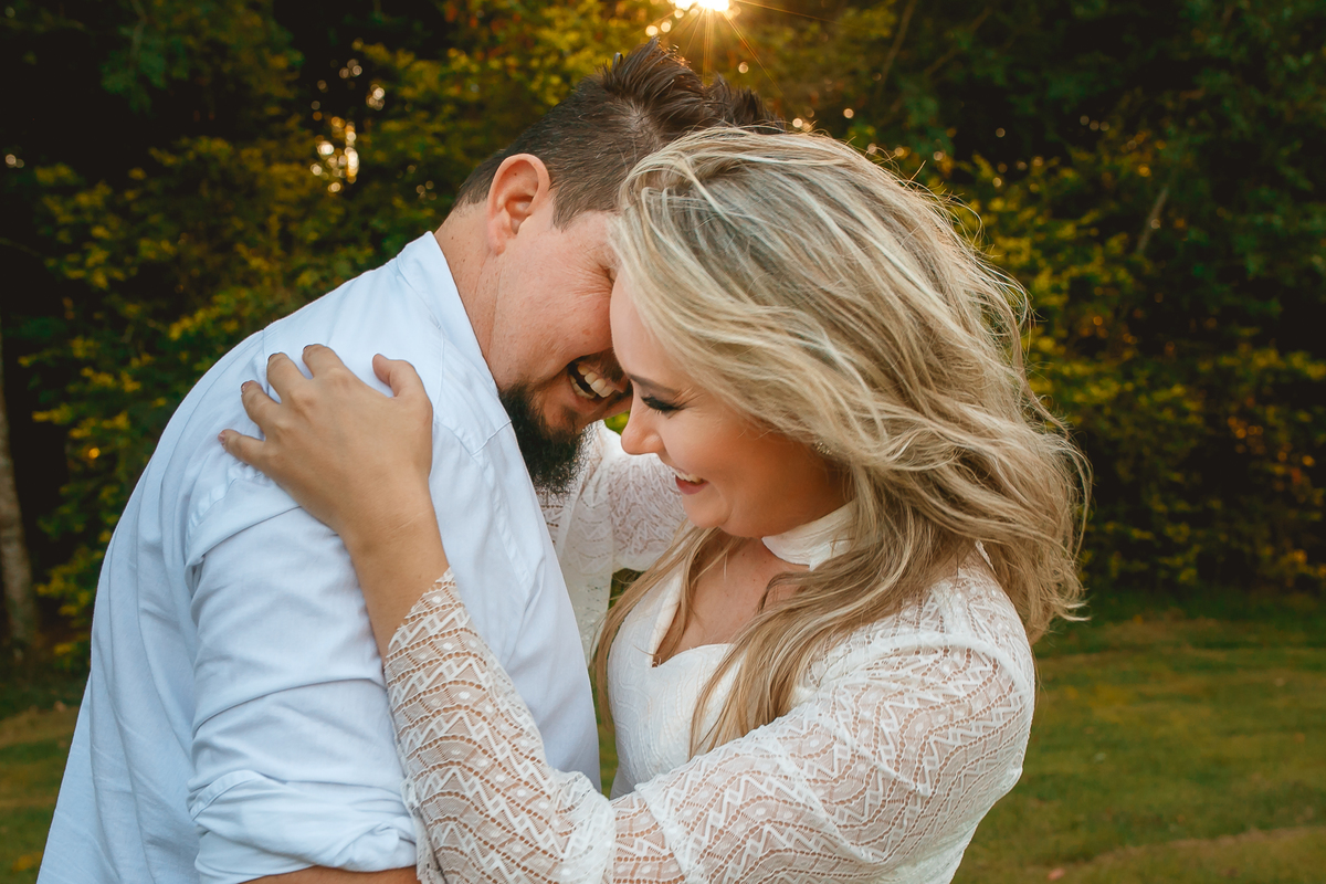 noivos se abraçando