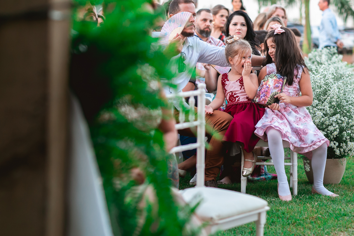 crianças brincando na cerimônia