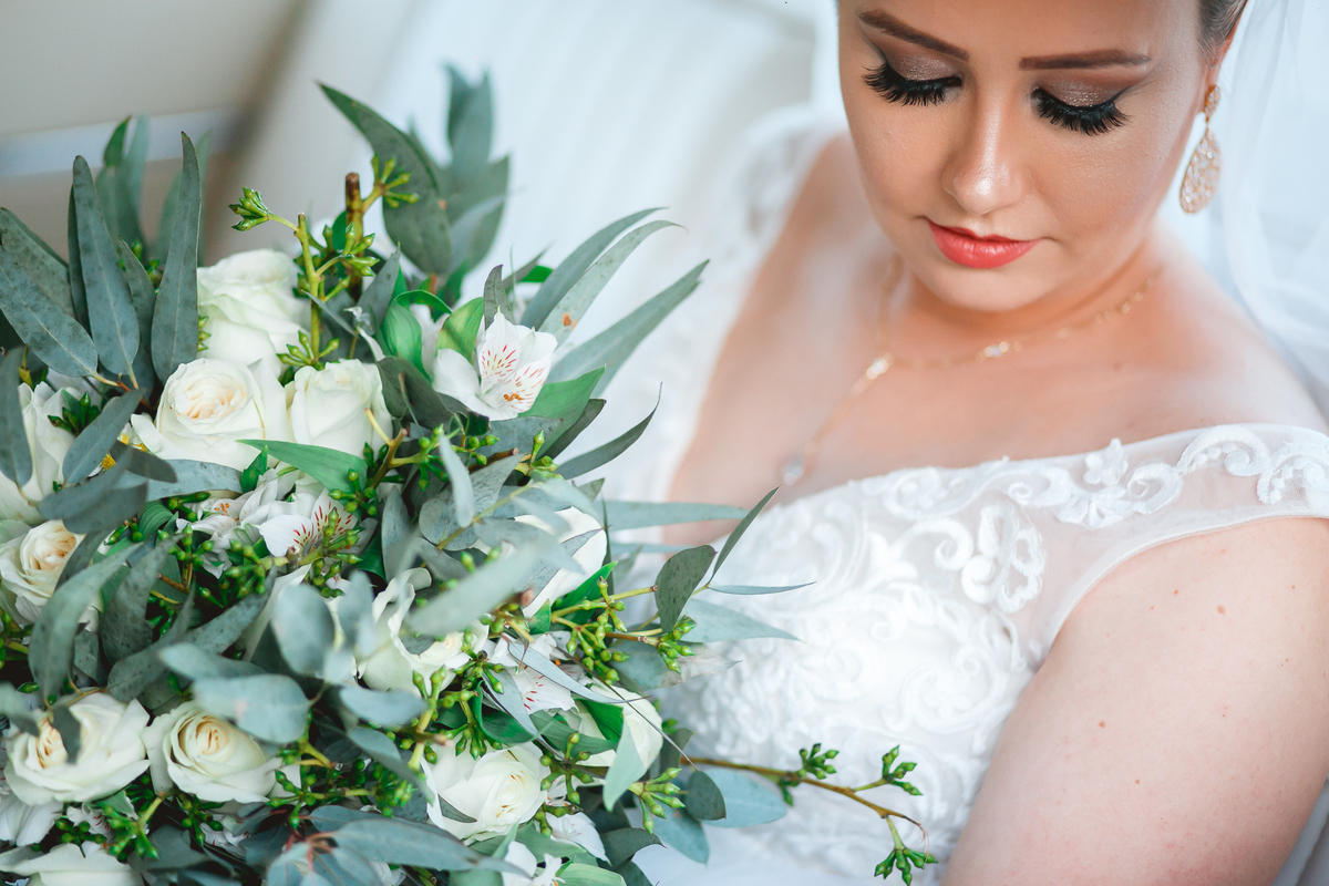 retrato da noiva no carro