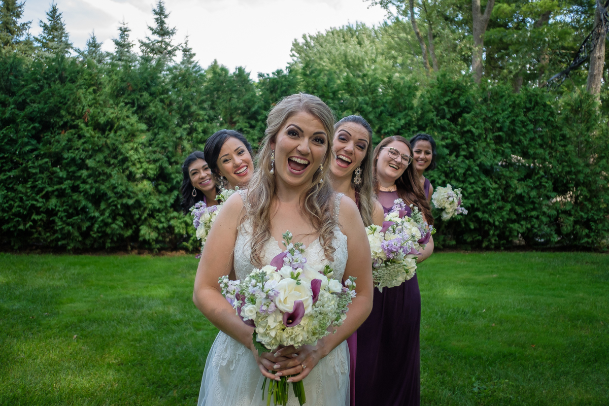 a noiva e suas madrinhas