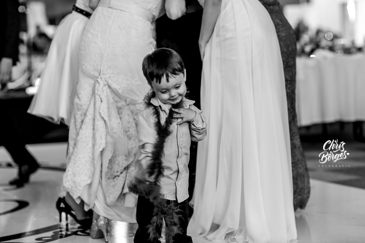 criança na pista de dança