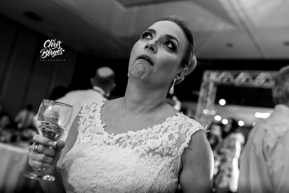 a noiva fazendo careta