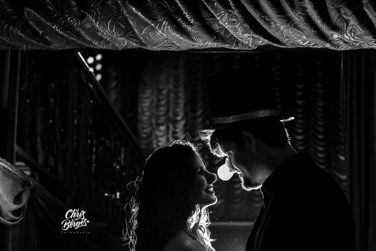 noivos em frente ao picadeiro