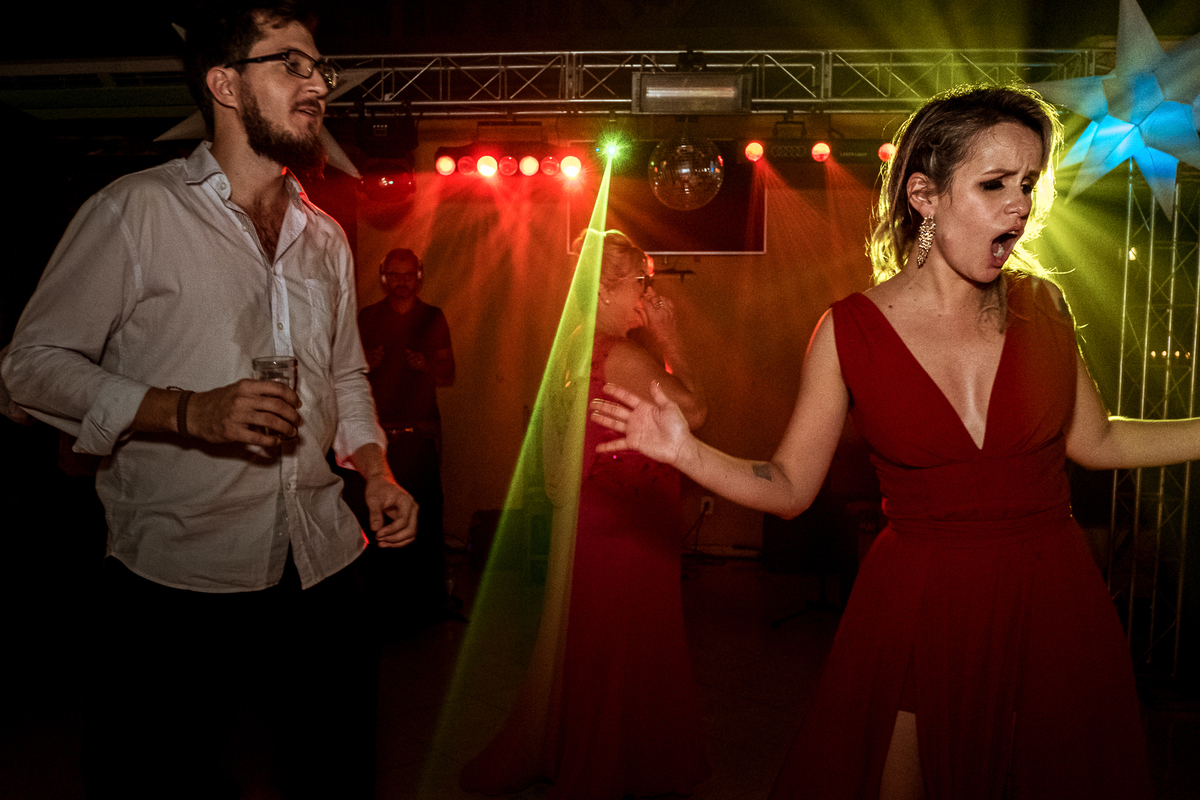 convidados dançando