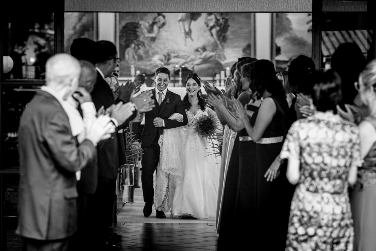 saída dos noivos da igreja