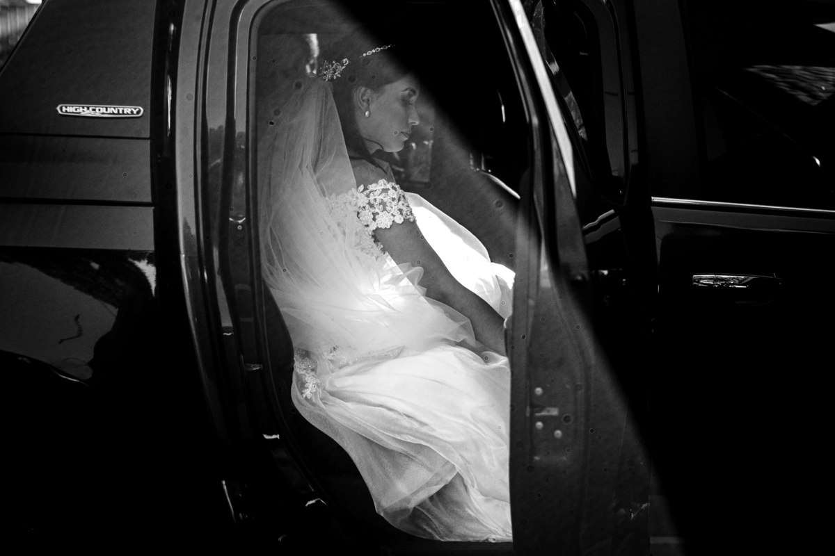 noiva chegando na cerimônia