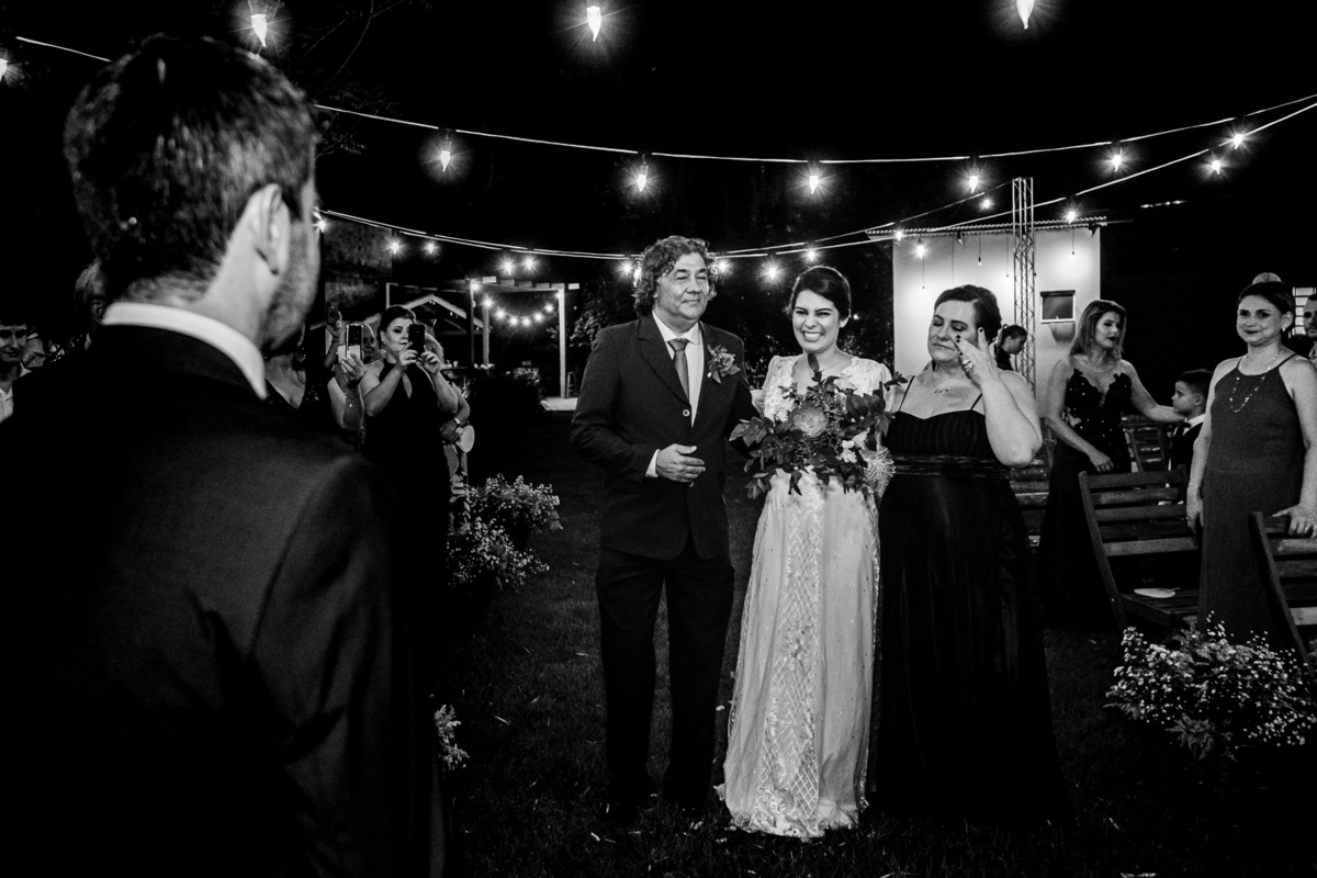 aquele olhar da noiva para o noivo que tanto a espera