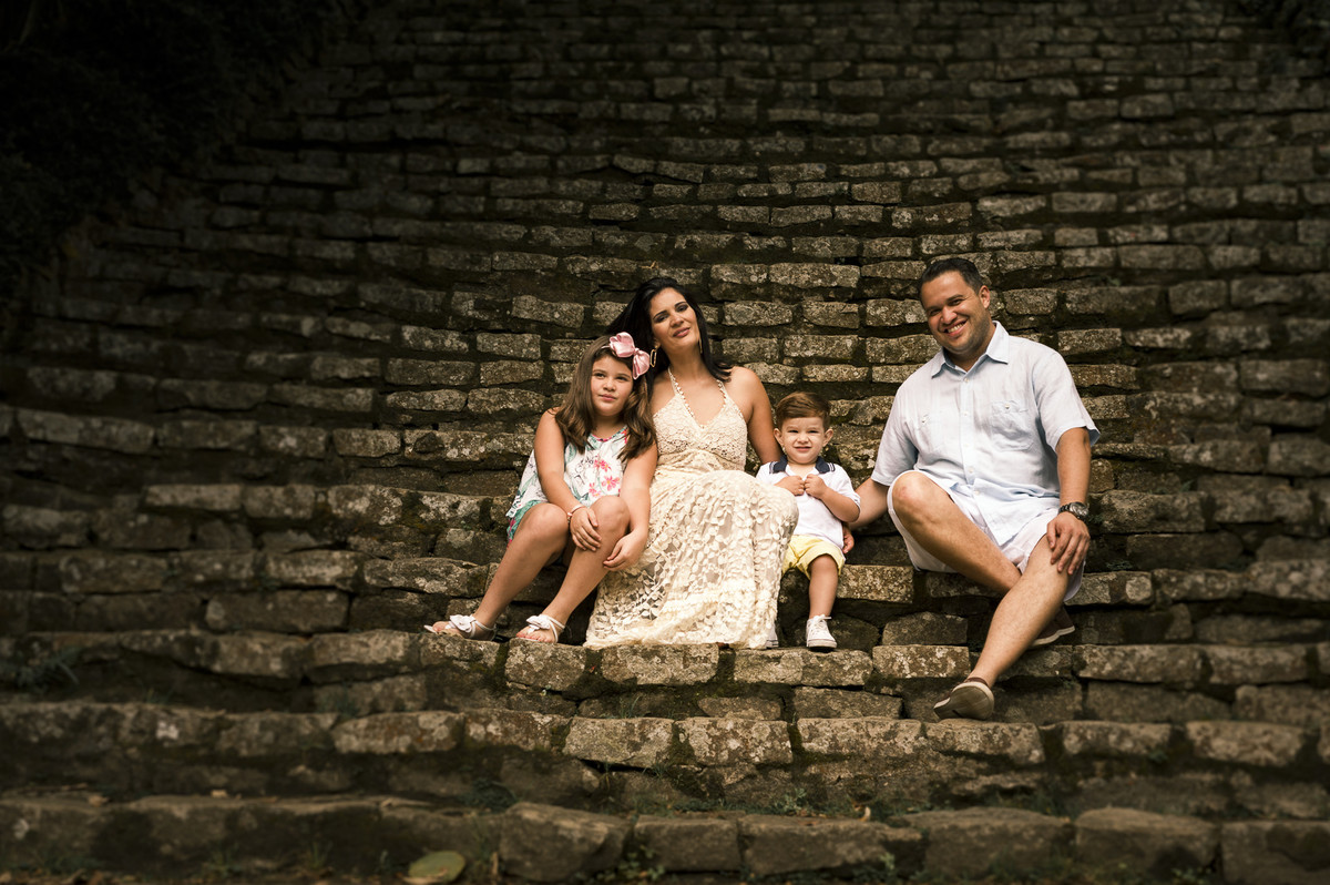 Fotos de Casamento na Gruta Alphaville foto do casal na escada