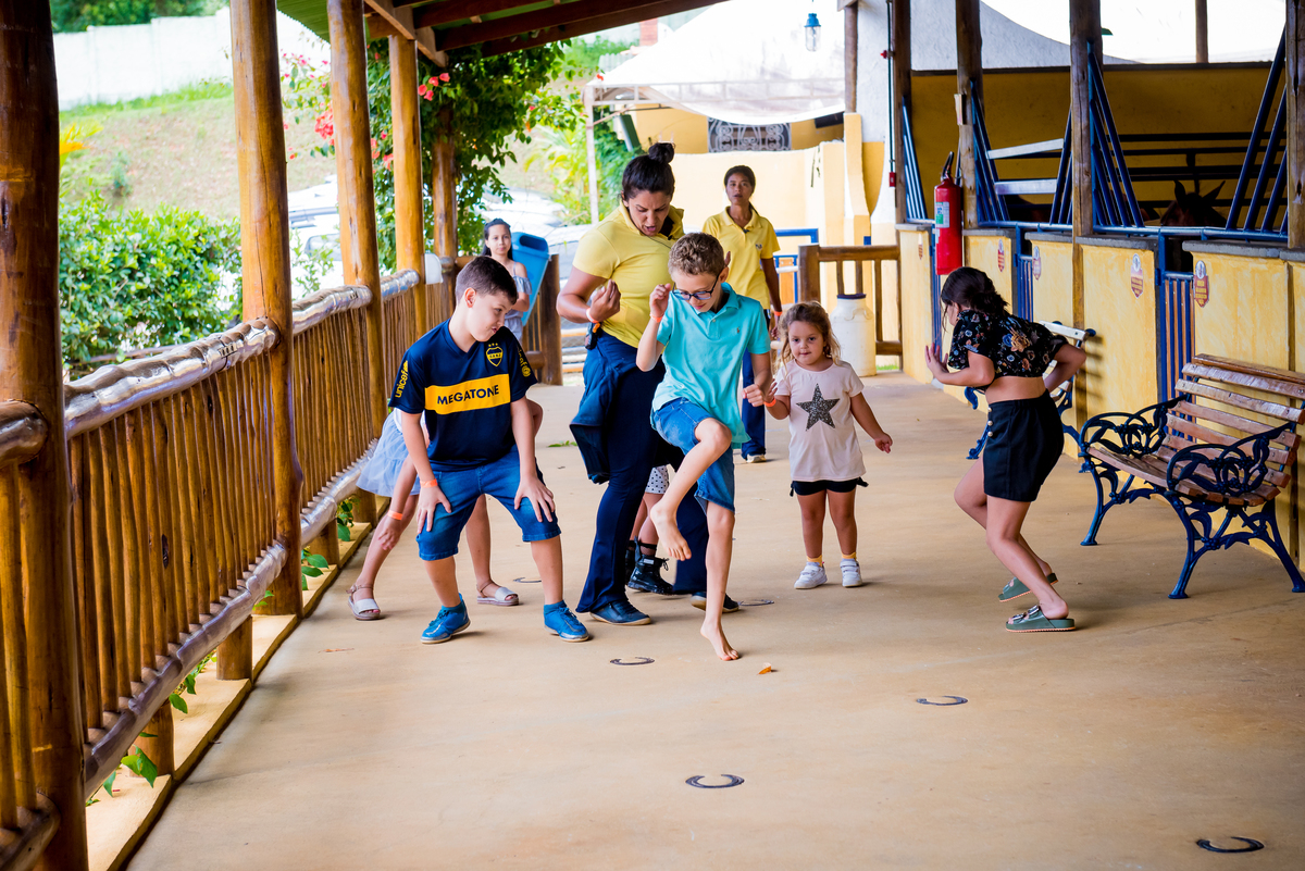 foto aniversário infantil no Pet Zoo, aniversário infantil no Pet Zoo, fotografia de aniversário infantil no Pet Zoo, aniversário no parque, aniversário no zoo, aniversário na fazenda, aniversário com animais, foto an iversário em Cotia