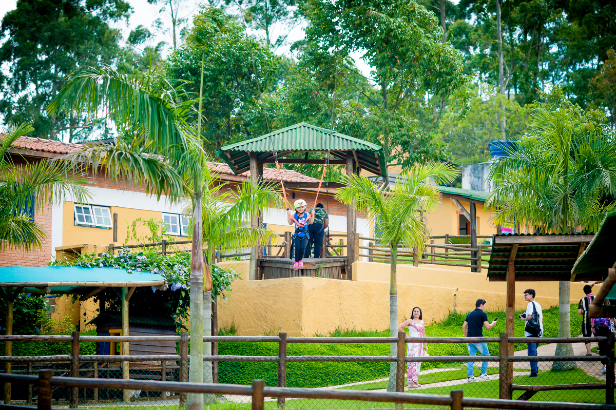 foto aniversário infantil no Pet Zoo, aniversário infantil no Pet Zoo, fotografia de aniversário infantil no Pet Zoo, aniversário no parque, aniversário no zoo, aniversário na fazenda, aniversário com animais, foto an iversário em Cotia, tirolesa