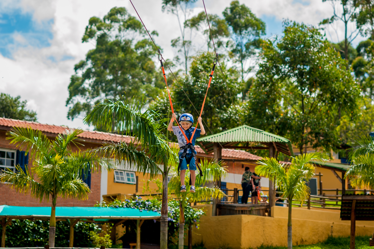 foto aniversário infantil no Pet Zoo, aniversário infantil no Pet Zoo, fotografia de aniversário infantil no Pet Zoo, aniversário no parque, aniversário no zoo, aniversário na fazenda, aniversário com animais, foto an iversário em Cotia, tirolesa