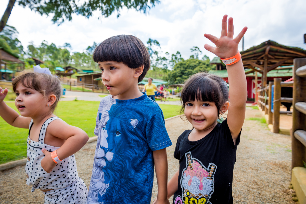 foto aniversário infantil no Pet Zoo, aniversário infantil no Pet Zoo, fotografia de aniversário infantil no Pet Zoo, aniversário no parque, aniversário no zoo, aniversário na fazenda, aniversário com animais, foto an iversário em Cotia