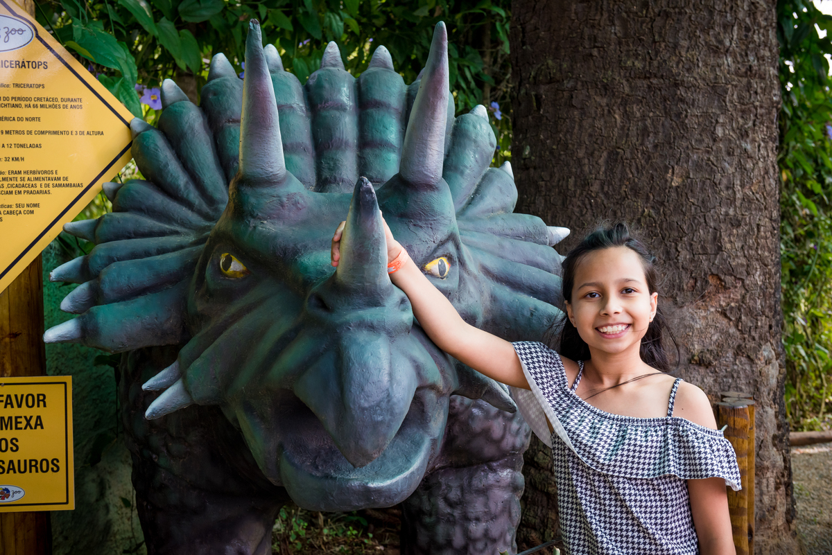 foto aniversário infantil no Pet Zoo, aniversário infantil no Pet Zoo, fotografia de aniversário infantil no Pet Zoo, aniversário no parque, aniversário no zoo, aniversário na fazenda, aniversário com animais, foto aniversário em Cotia, dinossauro