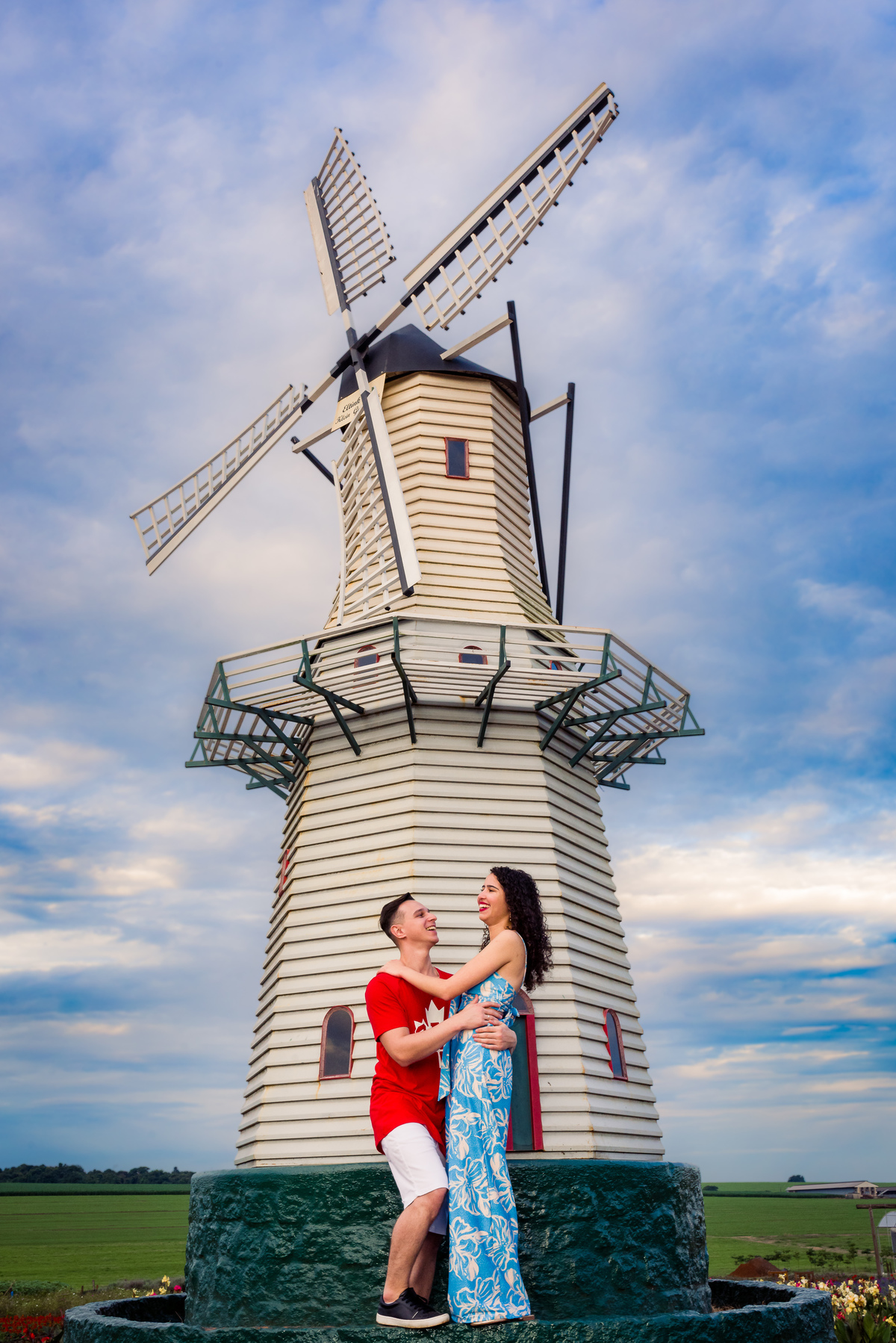 Ensaio Pré-wedding Holambra, Ensaio Pré-wedding com flores, Ensaio Pré-wedding com girassóis, Ensaio Pré-wedding em alphaville, Ensaio Pré-wedding em são paulo, ensaio de casal em holambra, fotos de ensaio de casal com flores em holambra, fotos de casal  