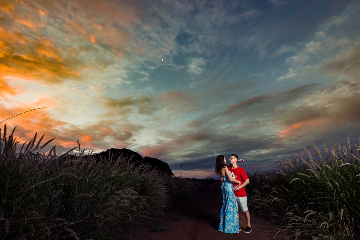 Ensaio Pré-wedding Holambra, Ensaio Pré-wedding com flores, Ensaio Pré-wedding com girassóis, Ensaio Pré-wedding em alphaville, Ensaio Pré-wedding em são paulo, ensaio de casal em holambra, fotos de ensaio de casal com flores em holambra, fotos de casal  