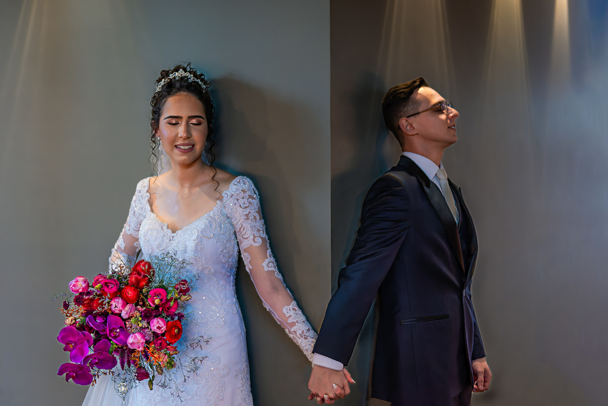 foto do first touch primeiro toque dos noivos, foto casamento igreja nossa senhora de Lourdes Alphaville, foto casamento Alphaville, foto casamento estação 840 Osasco, foto estação 840 Osasco, foto igreja nossa senhora de lourdes, fotografia casamento 